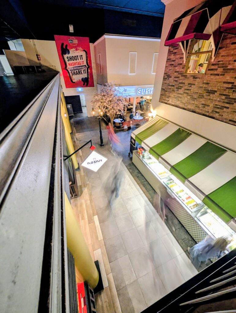 PXL_20251106_174103688.LONG_EXPOSURE-01.COVER2_-771x1024 Eine kulinarische Weltreise